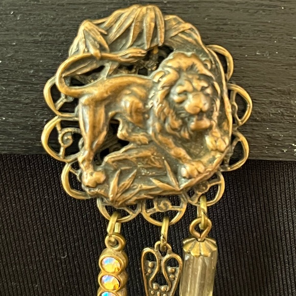 Vintage Banana Bob Bronze Lion/Iridescent/Yellow Stone Dangle Clip On Earrings - Picture 4 of 11